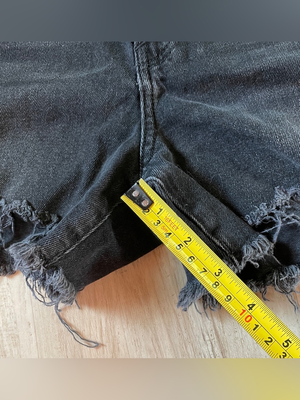 American Eagle Distressed Raw hem, Black Denim Women’s Shorts size 8 - Picture 3 of 9